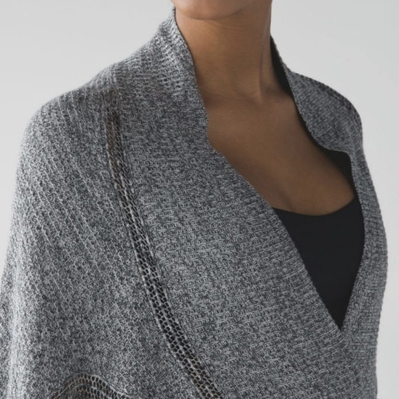 Lululemon Breeze Easy Wrap Heathered Light Grey / Heathered Deep Coal Size XS/S - Picture 3 of 10